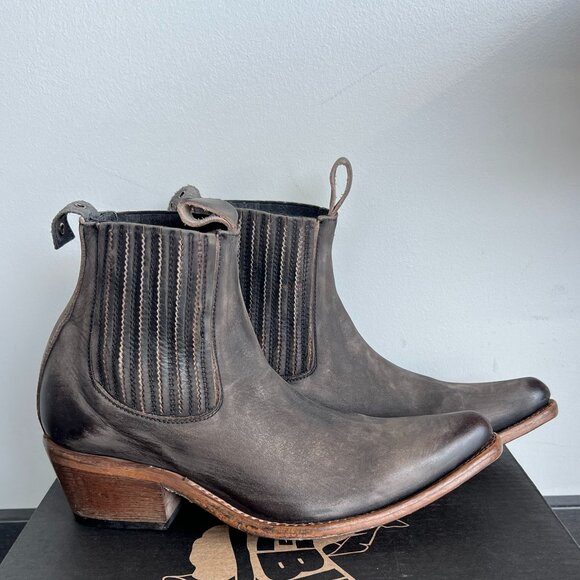 Freebird Stores | MAEVE - Black Distressed 8.0 - Picture 2 of 4